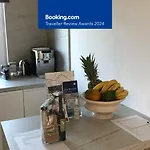 Apartamento Daphne Luxe Retreat -Sustainable Luxury & Ev Station Supetar