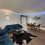 Daphne Luxe Retreat -Sustainable Luxury & Ev Station Apartamento *