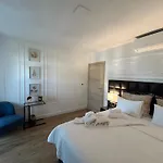 Daphne Luxe Retreat -Sustainable Luxury & Ev Station * Supetar