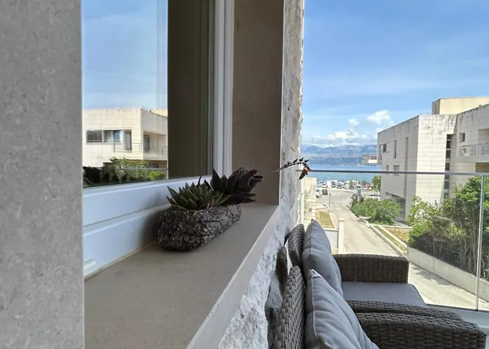 Daphne Luxe Retreat -sea View-king Size Bed- *